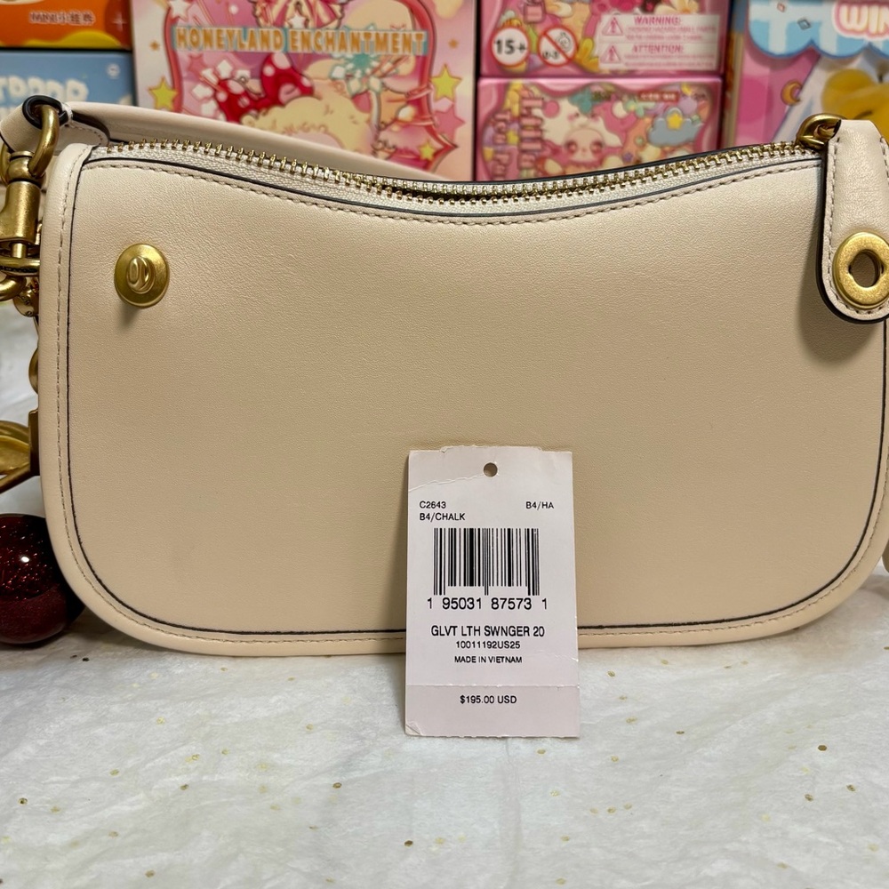 Beautiful Coach Limited Edition Swinger Bag 
PLUS Coach Cherries Keychain!🍒 - Picture 11 of 16